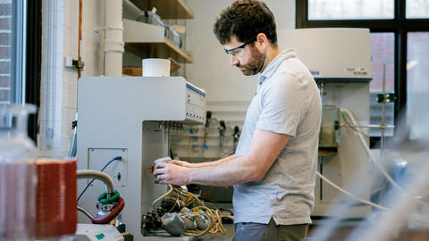 Jarad Mason working at his lab.