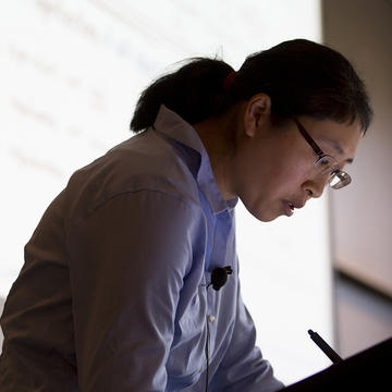 Professor Kang-Kuen Ni teaches a class