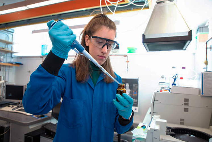 Photo of Eleni Dovrou using a pipette in the lab